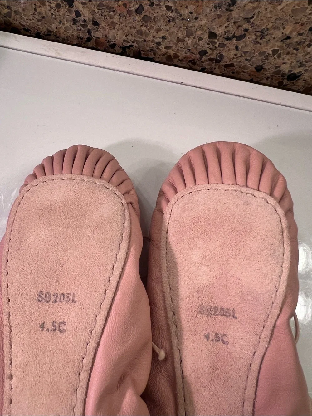 Bloch Girl’s Size 10 Pink Leather Ballet Flats with Elastic Tie NWOT Full Sole